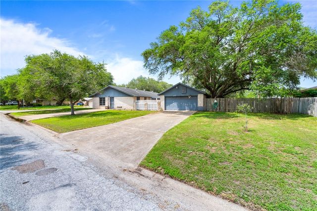 10702 Glenwood St, Corpus Christi, TX 78410