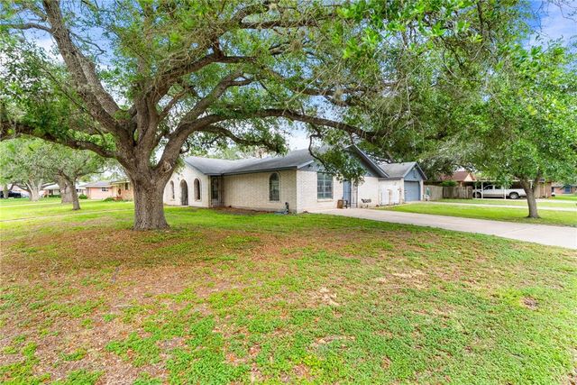 10702 Glenwood St, Corpus Christi, TX 78410