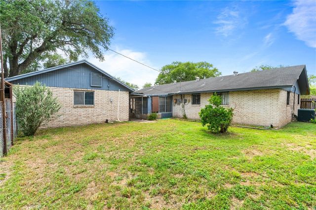 10702 Glenwood St, Corpus Christi, TX 78410