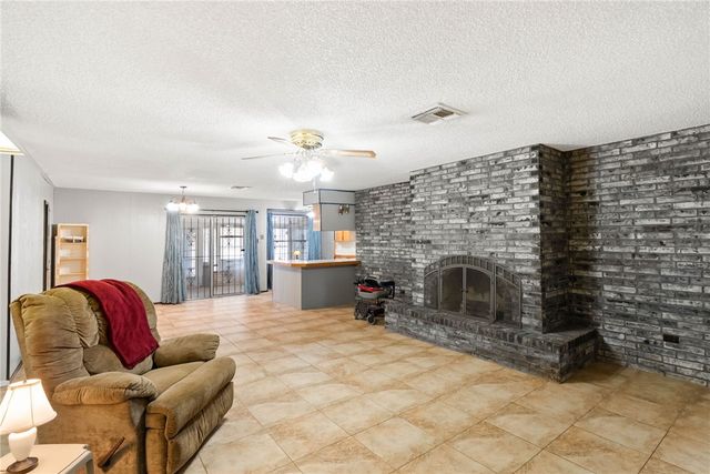 10702 Glenwood St, Corpus Christi, TX 78410