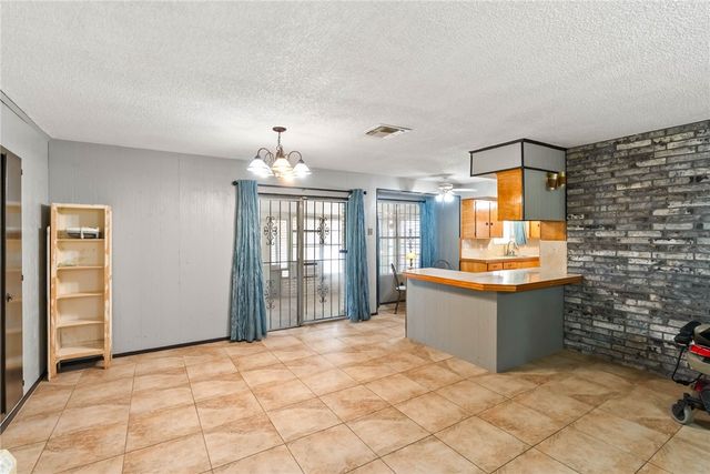 10702 Glenwood St, Corpus Christi, TX 78410