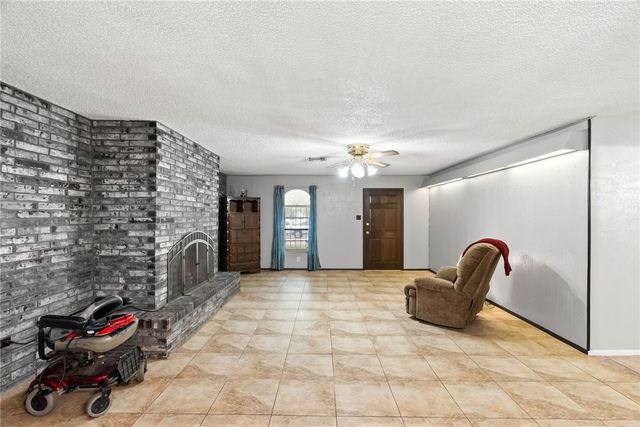 10702 Glenwood St, Corpus Christi, TX 78410