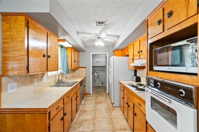 10702 Glenwood St, Corpus Christi, TX 78410