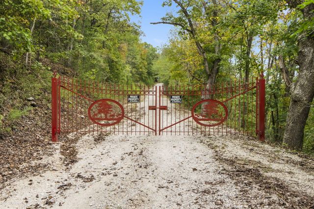 923 Carico Road, Galena, MO 65656