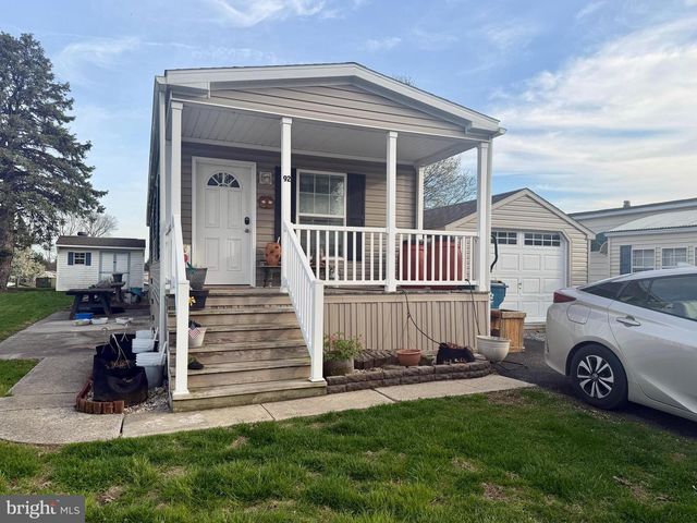 92 RIDGEWOOD MNR, Manheim, PA 17545