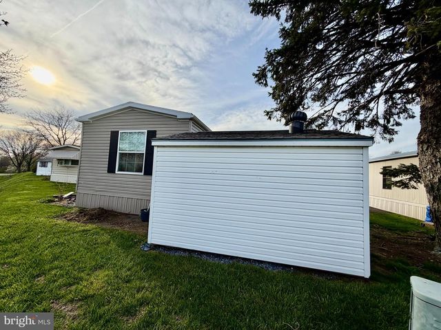 92 RIDGEWOOD MNR, Manheim, PA 17545