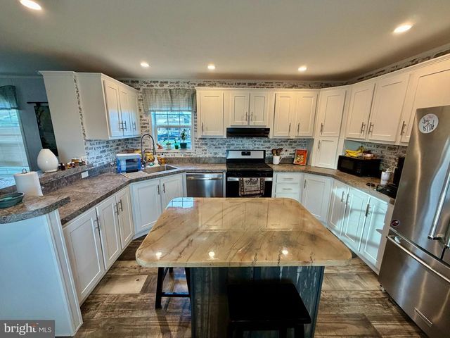92 RIDGEWOOD MNR, Manheim, PA 17545