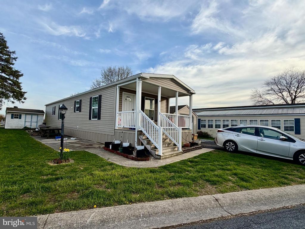 92 RIDGEWOOD MNR, Manheim, PA 17545