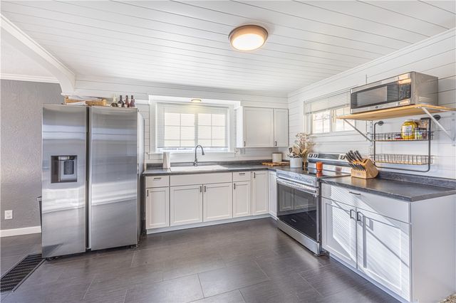 532 Beazell Rd, Rostraver, PA 15012