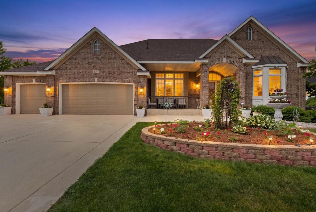 3401 Fox Tail Trail NW, Prior Lake, MN 55372