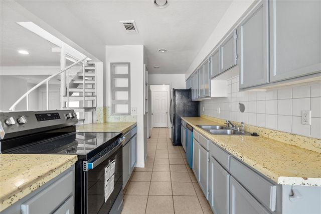 6327 Lynkat Lane, Houston, TX 77083