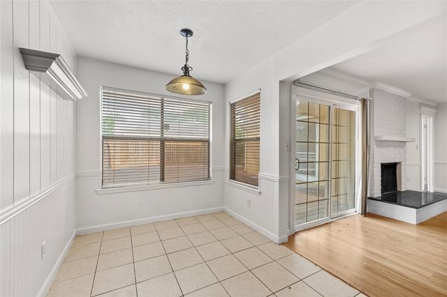 6327 Lynkat Lane, Houston, TX 77083