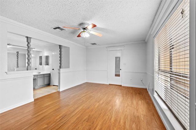 6327 Lynkat Lane, Houston, TX 77083