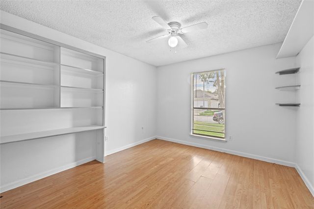 6327 Lynkat Lane, Houston, TX 77083