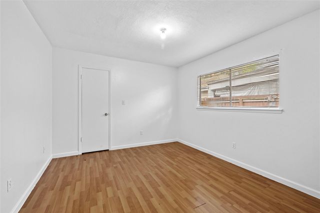 6327 Lynkat Lane, Houston, TX 77083