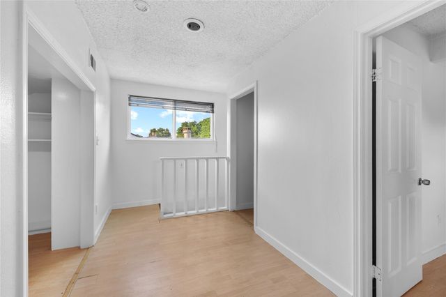 6327 Lynkat Lane, Houston, TX 77083