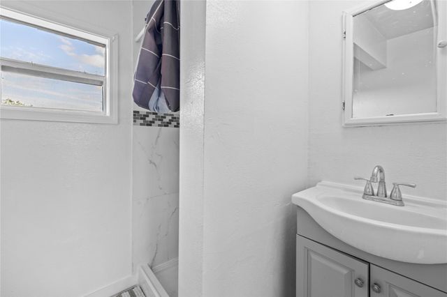 6327 Lynkat Lane, Houston, TX 77083