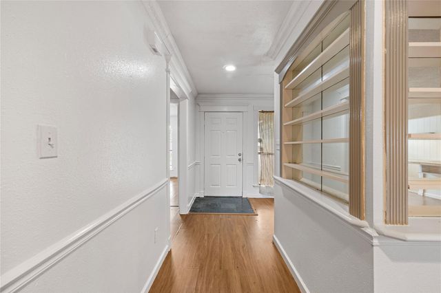 6327 Lynkat Lane, Houston, TX 77083