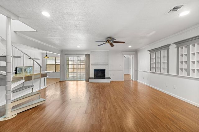 6327 Lynkat Lane, Houston, TX 77083