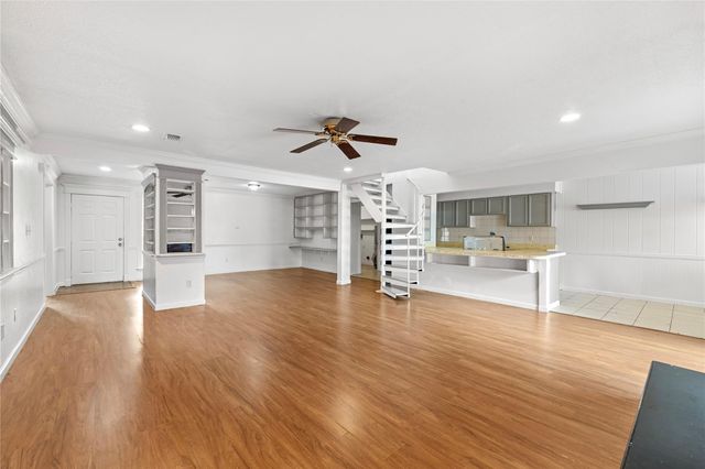 6327 Lynkat Lane, Houston, TX 77083