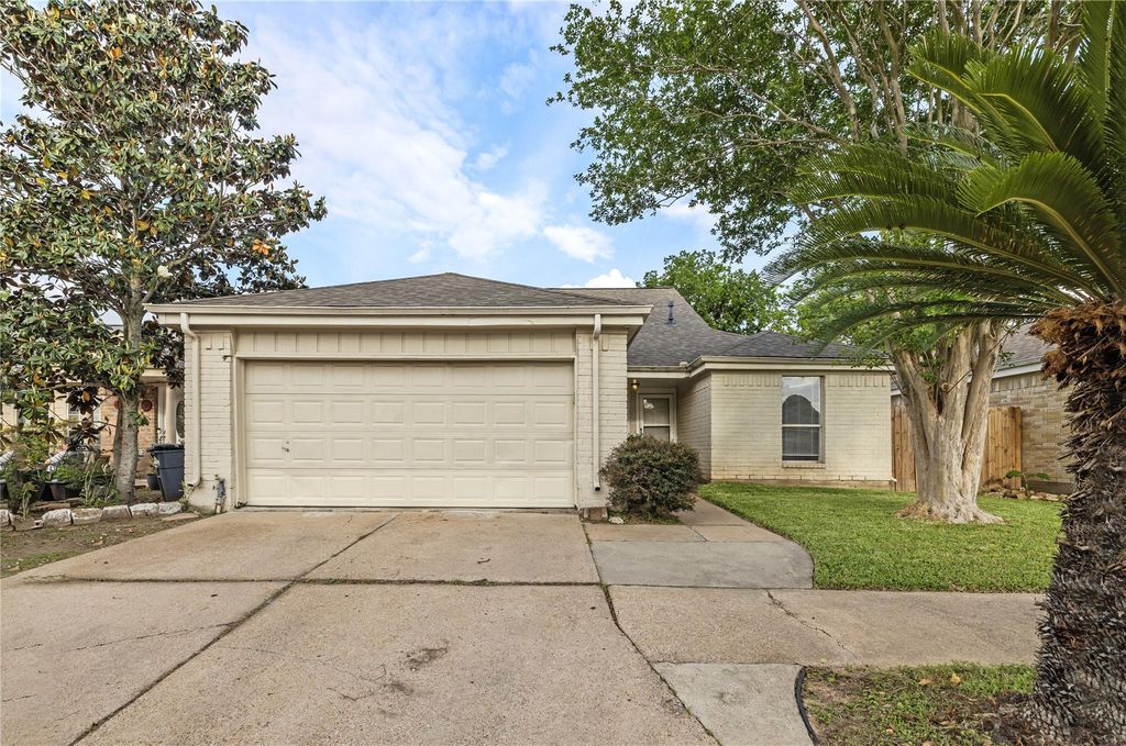 6327 Lynkat Lane, Houston, TX 77083
