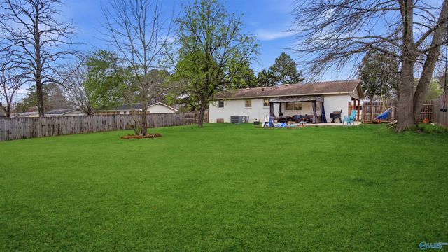 1602 Linwood Drive SW, Hartselle, AL 35640