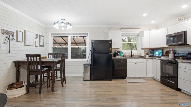 1602 Linwood Drive SW, Hartselle, AL 35640