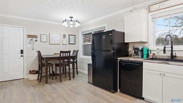 1602 Linwood Drive SW, Hartselle, AL 35640