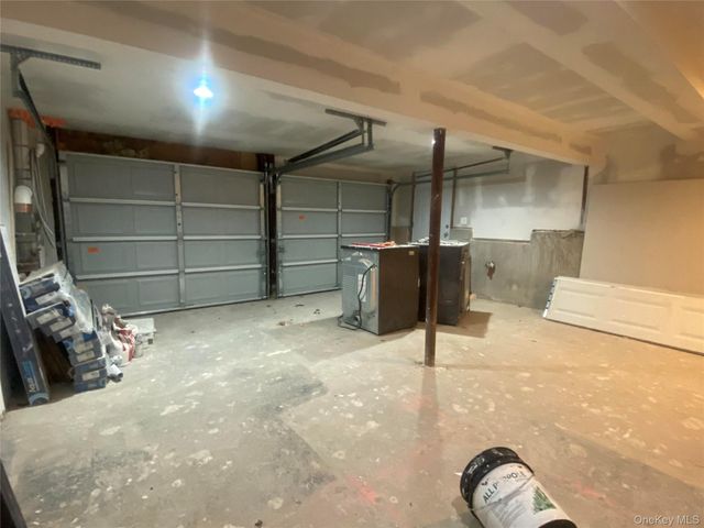 17 Berkeley Avenue, Selden, NY 11784