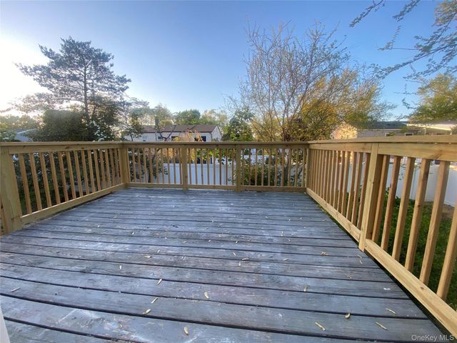 17 Berkeley Avenue, Selden, NY 11784