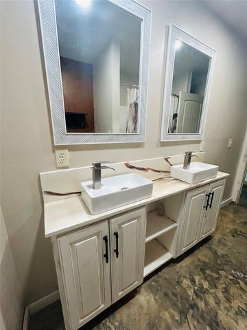 10309 Cr 1, Hallettsville, TX 77964