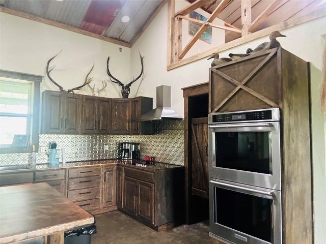 10309 Cr 1, Hallettsville, TX 77964