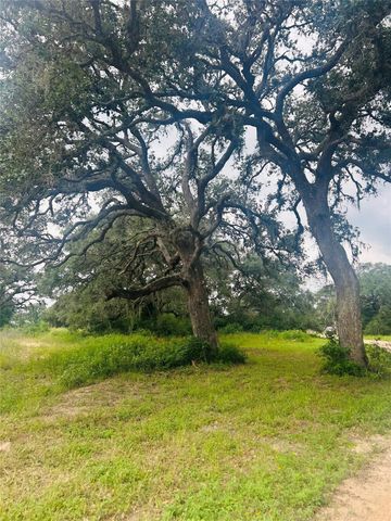 10309 Cr 1, Hallettsville, TX 77964