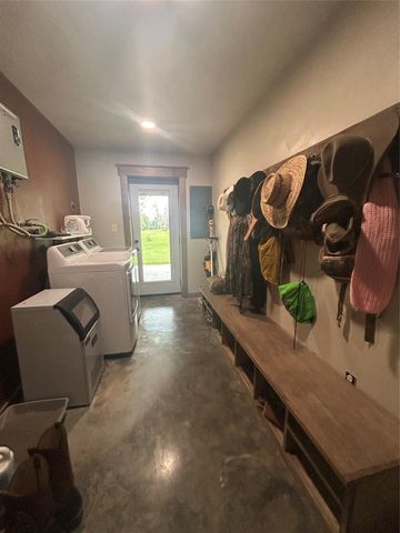 10309 Cr 1, Hallettsville, TX 77964