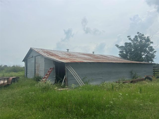 10309 Cr 1, Hallettsville, TX 77964