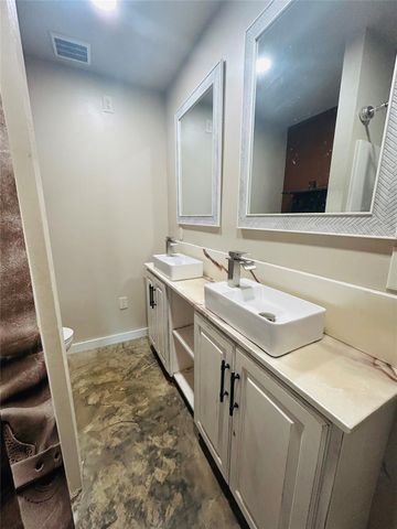 10309 Cr 1, Hallettsville, TX 77964