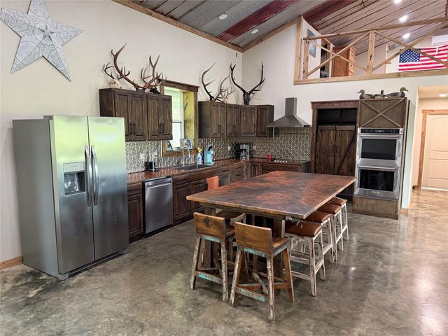 10309 Cr 1, Hallettsville, TX 77964