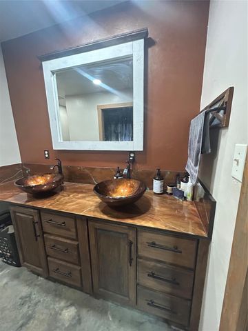 10309 Cr 1, Hallettsville, TX 77964