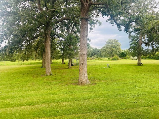 10309 Cr 1, Hallettsville, TX 77964