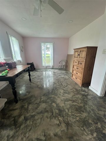 10309 Cr 1, Hallettsville, TX 77964