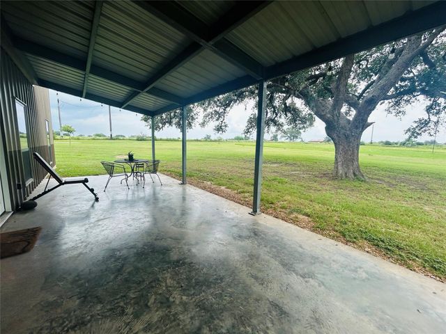 10309 Cr 1, Hallettsville, TX 77964