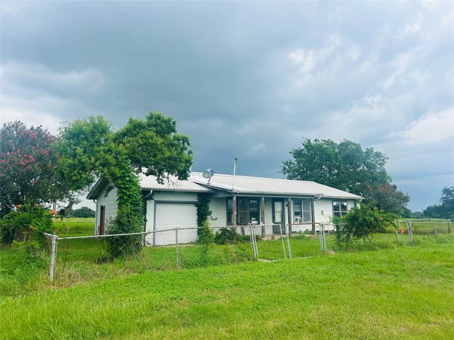 10309 Cr 1, Hallettsville, TX 77964