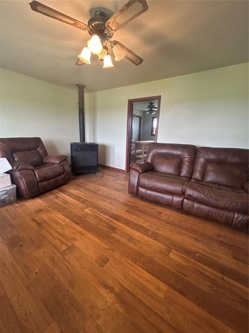 10309 Cr 1, Hallettsville, TX 77964