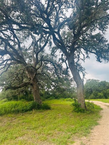 10309 Cr 1, Hallettsville, TX 77964