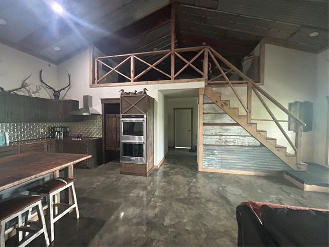 10309 Cr 1, Hallettsville, TX 77964