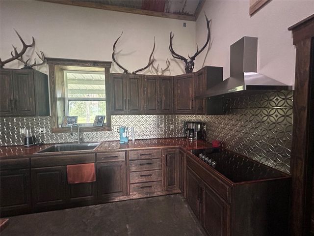 10309 Cr 1, Hallettsville, TX 77964