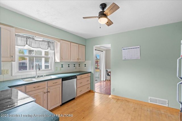 5201 Greenbriar Road, Lansing, MI 48917