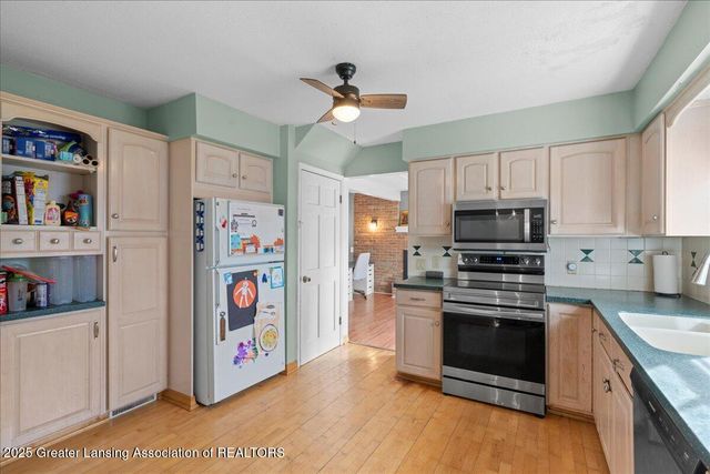 5201 Greenbriar Road, Lansing, MI 48917