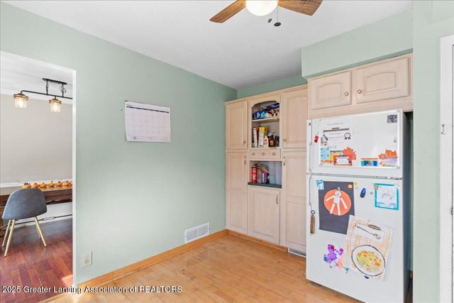 5201 Greenbriar Road, Lansing, MI 48917