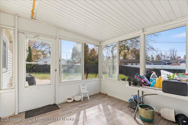 5201 Greenbriar Road, Lansing, MI 48917